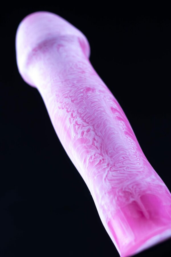 Strat'o – gode en silicone – vue contre-plongée, gros plan, vue en diagonale – couleur rose et blanc marbré